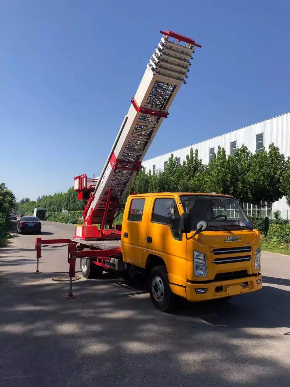 民众镇附近的云梯车出租服务：轻松解决高空作业需求