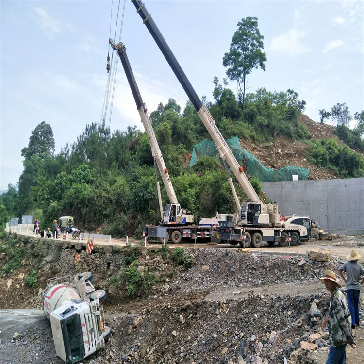 民众镇汽车掉沟里叫吊车救援要多少钱