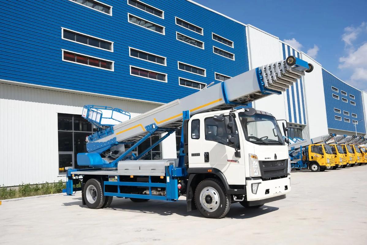 民众镇出租云梯车高空作业车 建筑垃圾搬运