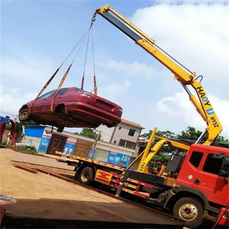 民众镇吊车吊汽车的正确方法